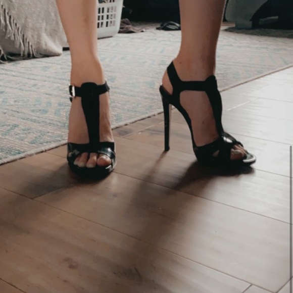 Black heels - Picture 4 of 5